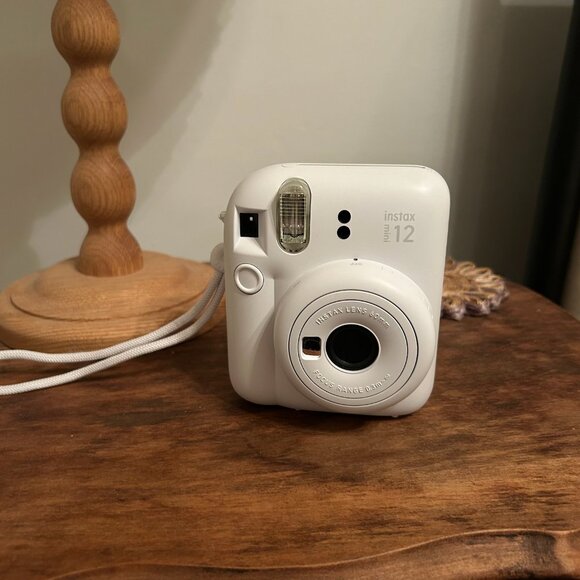 Fujifilm Instax Mini 12 Instant Polaroid Camera White- with carrying case - Picture 1 of 4